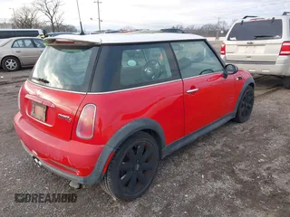 2003 MINI Hardtop S z VIN WMWRE33403TD67718, wystawiony jako IAAI lot #41533078 z przebiegiem 149 649 mil mil oraz . Historia ofert i sprzedaży dostępna na DreamBid. Obrazek 4.