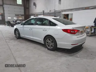 2016 Hyundai Sonata SE z VIN 5NPE24AF6GH377178, wystawiony jako IAAI lot #42522399 z przebiegiem 138 743 mil mil oraz . Historia ofert i sprzedaży dostępna na DreamBid. Obrazek 3.