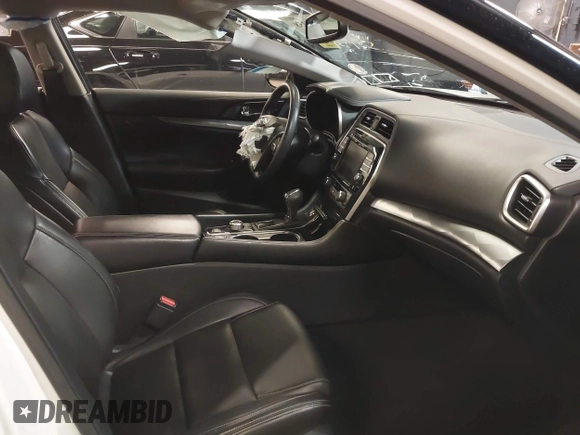2020 Nissan Maxima SL z VIN 1N4AA6DV3LC370040, wystawiony jako IAAI lot #42437358 z przebiegiem 51 711 mil mil oraz . Historia ofert i sprzedaży dostępna na DreamBid. Obrazek 5.
