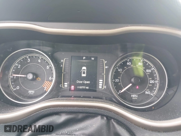 2014 Jeep Cherokee Latitude z VIN 1C4PJLCBXEW172745, wystawiony jako IAAI lot #41718415 z przebiegiem 115 777 mil mil oraz . Historia ofert i sprzedaży dostępna na DreamBid. Obrazek 7.