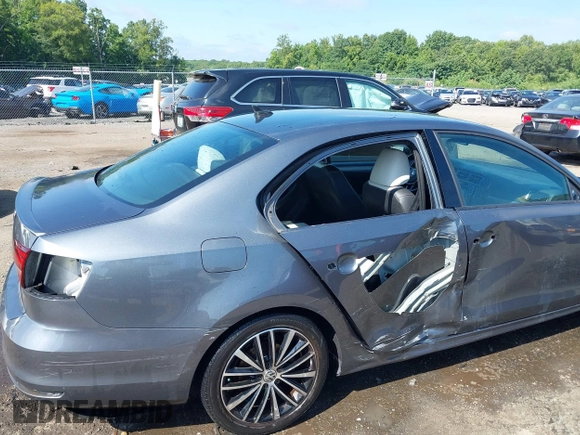 2017 Volkswagen Jetta Sport z VIN 3VWD17AJ6HM284934, wystawiony jako IAAI lot #42657613 z przebiegiem 85 929 mil mil oraz . Historia ofert i sprzedaży dostępna na DreamBid. Obrazek 6.