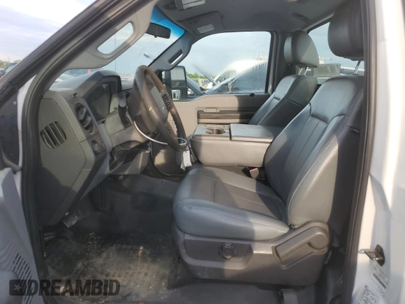 2011 Ford F-250 XL z VIN 1FDBF2A67BEC47393, wystawiony jako Copart lot #55200095 z przebiegiem 65 588 mil mil oraz Szkoda całkowita • Salvage title. Historia ofert i sprzedaży dostępna na DreamBid. Obrazek 7.