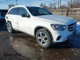 2021 Mercedes-Benz GLC 300 z VIN W1N0G8EB0MV295882, wystawiony jako IAAI lot #41435504 z przebiegiem 41 756 mil mil oraz . Historia ofert i sprzedaży dostępna na DreamBid. Obrazek 1.