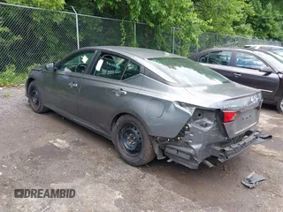 2019 Nissan Altima S z VIN 1N4BL4BV5KC242015, wystawiony jako IAAI lot #39525854 z przebiegiem 106 325 mil mil oraz . Historia ofert i sprzedaży dostępna na DreamBid. Obrazek 3.