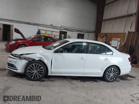 2015 Volkswagen Jetta SE z VIN 3VWD17AJ2FM427343, wystawiony jako IAAI lot #42520443 z przebiegiem 60 409 mil mil oraz . Historia ofert i sprzedaży dostępna na DreamBid. Obrazek 14.