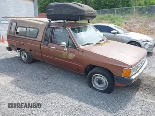1986 Toyota Pickup z VIN JT4RN70D2G0006431, wystawiony jako IAAI lot #42128021 z przebiegiem 205 054 mil mil oraz . Historia ofert i sprzedaży dostępna na DreamBid. Obrazek 1.
