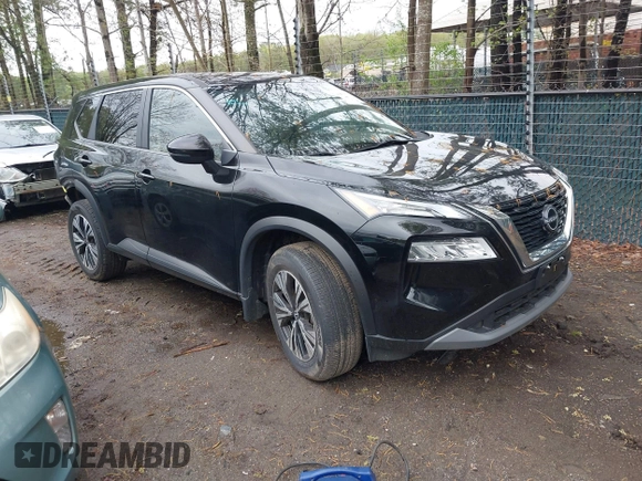 2023 Nissan Rogue SV z VIN JN8BT3BA2PW002884, wystawiony jako IAAI lot #41963571 z przebiegiem 21 488 mil mil oraz . Historia ofert i sprzedaży dostępna na DreamBid. Obrazek 1.