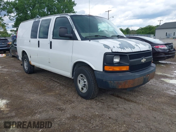 2007 Chevrolet Express Cargo z VIN 1GCGG25V671166439, wystawiony jako IAAI lot #42306135 z przebiegiem 206 336 mil mil oraz . Historia ofert i sprzedaży dostępna na DreamBid. Obrazek 1.