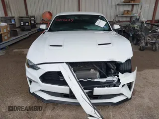 2019 Ford Mustang EcoBoost z VIN 1FA6P8TH1K5168795, wystawiony jako IAAI lot #42105634 z przebiegiem 61 480 mil mil oraz . Historia ofert i sprzedaży dostępna na DreamBid. Obrazek 12.