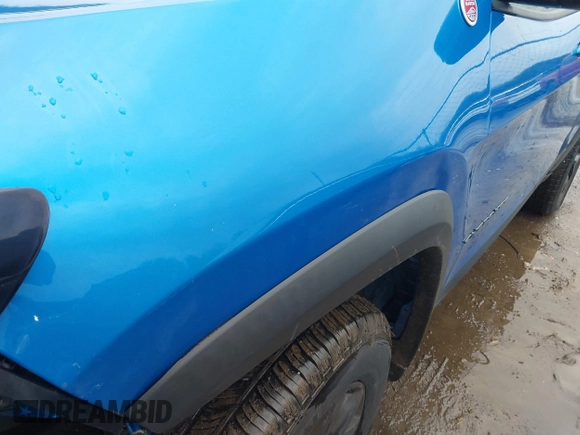 2018 Jeep Cherokee Trailhawk with VIN 1C4PJMBX3JD512813, listed as a IAAI auction lot 41457312 with 125,644 mi miles. Bid and sale history available at carsss.com. Image 19.