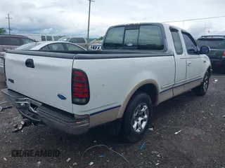 1997 Ford F-150 XL z VIN 1FTEX17L1VNB15658, wystawiony jako IAAI lot #42353422 z przebiegiem 217 975 mil mil oraz . Historia ofert i sprzedaży dostępna na DreamBid. Obrazek 4.