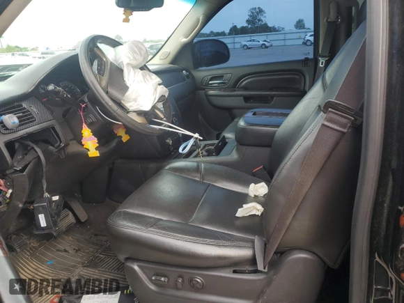 2013 GMC Yukon Denali z VIN 1GKS1EEF8DR302996, wystawiony jako Copart lot #55570135 z przebiegiem 176 368 mil mil oraz Szkoda całkowita • Salvage title. Historia ofert i sprzedaży dostępna na DreamBid. Obrazek 7.