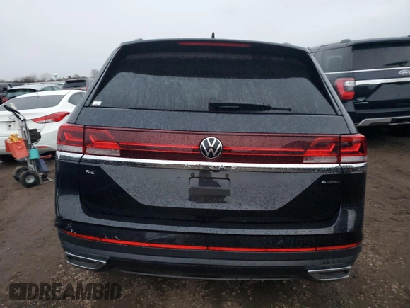 2024 Volkswagen Atlas SE with VIN 1V2LR2CA4RC580463, listed as a Copart auction lot 81372744 with 300 mi miles and Salvage title. Bid and sale history available at DreamBid. Image 6.