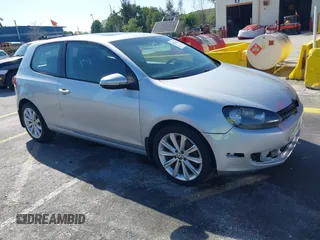 2012 Volkswagen Golf TDI w/Tech Pkg z VIN WVWMM7AJXCW111761, wystawiony jako IAAI lot #42322308 z przebiegiem 138 743 mil mil oraz . Historia ofert i sprzedaży dostępna na DreamBid. Obrazek 1.