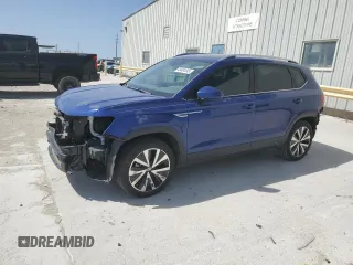2024 Volkswagen Taos SE z VIN 3VVEX7B27RM065125, wystawiony jako Copart lot #49494045 z przebiegiem 8178 mil mil oraz Szkody całkowita. Historia ofert i sprzedaży dostępna na DreamBid. Obrazek 1.