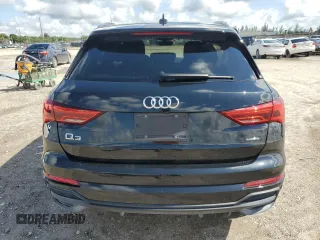 2024 Audi Q3 S line Premium z VIN WA1DECF31R1047951, wystawiony jako Copart lot #56730715 z przebiegiem 19 391 mil mil oraz Szkoda całkowita • Salvage title. Historia ofert i sprzedaży dostępna na DreamBid. Obrazek 6.
