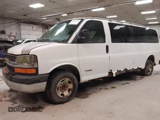 2004 Chevrolet Express Passenger z VIN 1GAHG39U641233542, wystawiony jako IAAI lot #42007195 z przebiegiem 241 963 mil mil oraz . Historia ofert i sprzedaży dostępna na DreamBid. Obrazek 6.