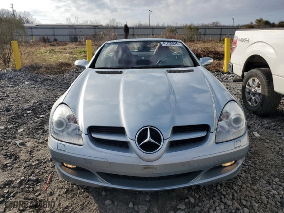 2005 Mercedes-Benz SLK-Class with VIN WDBWK56F05F042586, listed as a Copart auction lot 42706875 with 92,813 mi miles and Salvage Title. Bid and sale history available at carsss.com. Image 5.