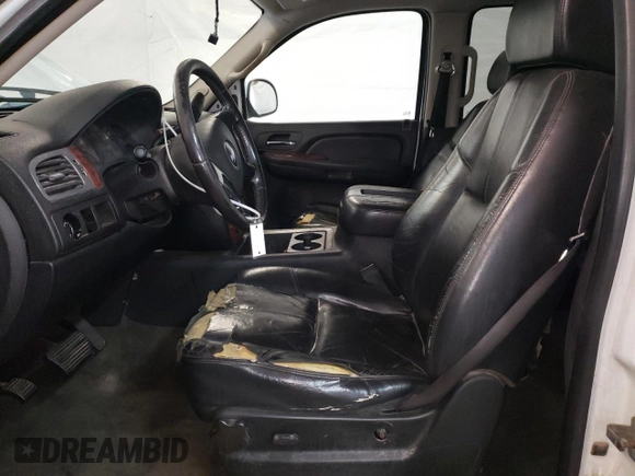 2008 Chevrolet Tahoe 2LT z VIN 1GNFC13078R152116, wystawiony jako Copart lot #42241295 z przebiegiem 224 882 mil mil oraz Czysty tytuł • Clean title. Historia ofert i sprzedaży dostępna na DreamBid. Obrazek 7.