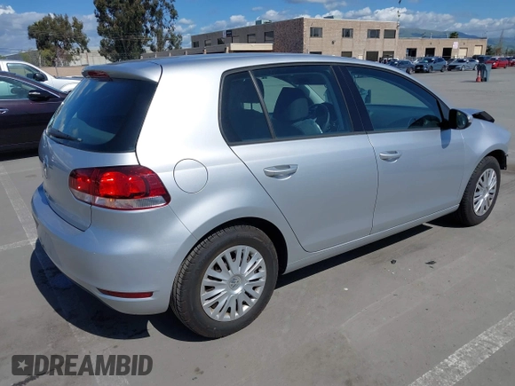 2013 Volkswagen Golf w/Conv & Sunroof z VIN WVWDB7AJXDW129829, wystawiony jako IAAI lot #41955844 z przebiegiem 34 407 mil mil oraz . Historia ofert i sprzedaży dostępna na DreamBid. Obrazek 4.