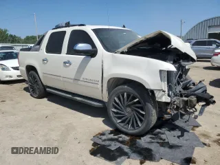 2010 Chevrolet Avalanche LTZ z VIN 3GNVKGE03AG178135, wystawiony jako Copart lot #57060705 z przebiegiem 137 675 mil mil oraz Szkoda całkowita • Salvage title. Historia ofert i sprzedaży dostępna na DreamBid. Obrazek 4.