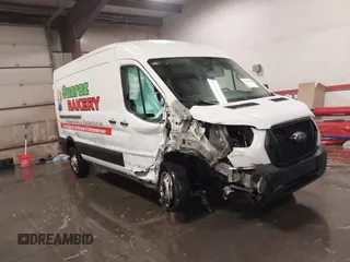 2024 Ford Transit Cargo z VIN 1FTBR2C81RKA01686, wystawiony jako IAAI lot #41100566 z przebiegiem 74 842 mil mil oraz . Historia ofert i sprzedaży dostępna na DreamBid. Obrazek 1.