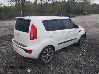 2013 Kia Soul ! with VIN KNDJT2A64D7570378, listed as a IAAI auction lot 41955532 with 214,564 mi miles. Bid and sale history available at carsss.com. Image 4.
