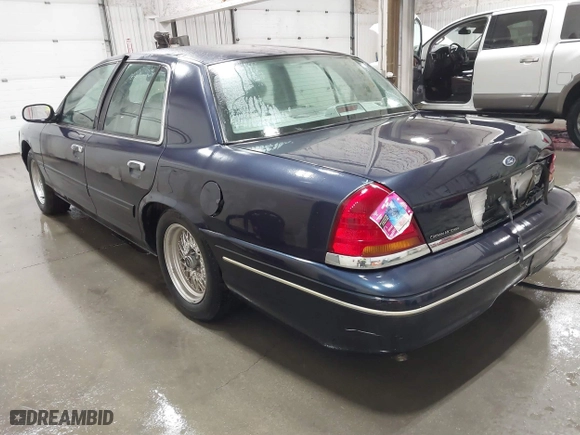 2000 Ford Crown Victoria with VIN 2FAFP73W1YX129365, listed as a IAAI auction lot 41865917 with 102,957 mi miles. Bid and sale history available at carsss.com. Image 3.