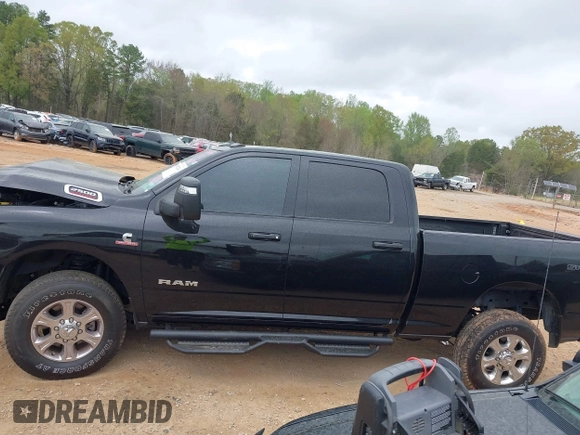 2024 Ram 2500 Big Horn with VIN 3C6UR5DL5RG197515, listed as a IAAI auction lot 41951224 with 14,995 mi miles and . Bid and sale history available at DreamBid. Image 14.