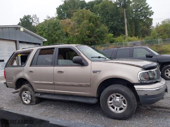 2001 Ford Expedition XLT with VIN 1FMPU16L31LB39187, listed as a IAAI auction lot 40405470 with 1 mi miles. Bid and sale history available at carsss.com. Image 14.