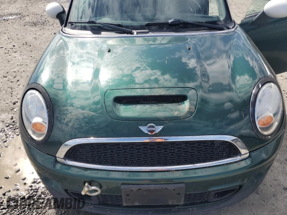 2011 MINI Hardtop S with VIN WMWSV3C55BTY24299, listed as a Copart auction lot 54725755 with 82,489 mi miles and Salvage Title. Bid and sale history available at DreamBid. Image 11.