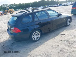 2006 BMW 3 Series 325xi with VIN WBAVT13556KW23134, listed as a IAAI auction lot 42722509 with Not provided miles and . Bid and sale history available at DreamBid. Image 4.