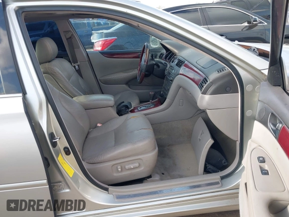 2004 Lexus ES 330 with VIN JTHBA30G045016212, listed as a IAAI auction lot 42057870 with 261,935 mi miles. Bid and sale history available at carsss.com. Image 5.