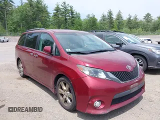 2013 Toyota Sienna SE с VIN 5TDXK3DC1DS319134, выставлен на аукционе IAAI как лот 42481811 с пробегом 236 771 миль миль и . История ставок и продаж доступна на DreamBid. Изображение 1.