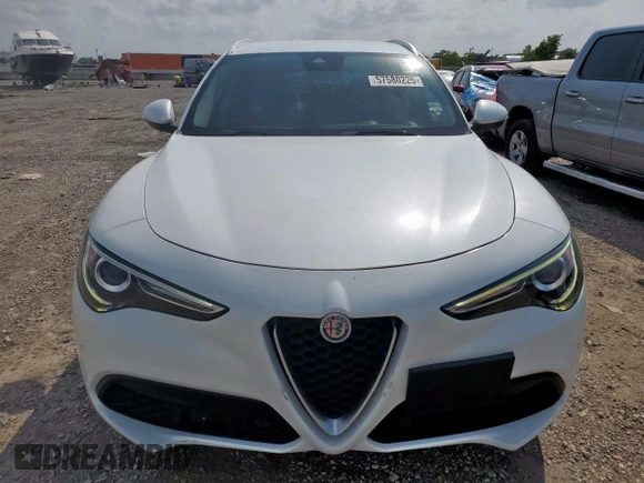2018 Alfa Romeo Stelvio Ti z VIN ZASFAKBN9J7B76119, wystawiony jako Copart lot #57580225 z przebiegiem 111 851 mil mil oraz Czysty tytuł • Clean title. Historia ofert i sprzedaży dostępna na DreamBid. Obrazek 5.