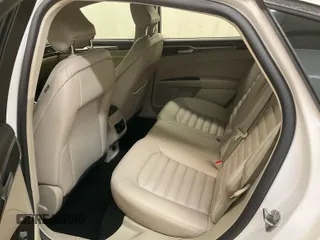 2020 Ford Fusion SEL z VIN 3FA6P0CD4LR177021, wystawiony jako IAAI lot #42743422 z przebiegiem 81 131 mil mil oraz . Historia ofert i sprzedaży dostępna na DreamBid. Obrazek 19.