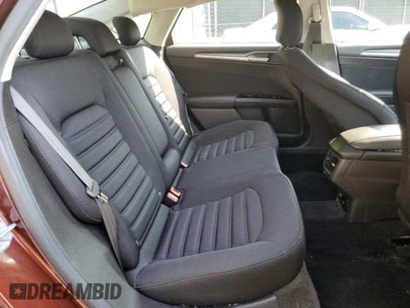 2016 Ford Fusion SE Hybrid z VIN 3FA6P0LU5GR377735, wystawiony jako Copart lot #58791955 z przebiegiem 135 798 mil mil oraz Szkoda całkowita • Salvage title. Historia ofert i sprzedaży dostępna na DreamBid. Obrazek 10.