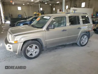 2008 Jeep Patriot Sport z VIN 1J8FT28W78D760767, wystawiony jako Copart lot #57103345 z przebiegiem 114 673 mil mil oraz Nie do naprawy • Non repairable. Historia ofert i sprzedaży dostępna na DreamBid. Obrazek 1.