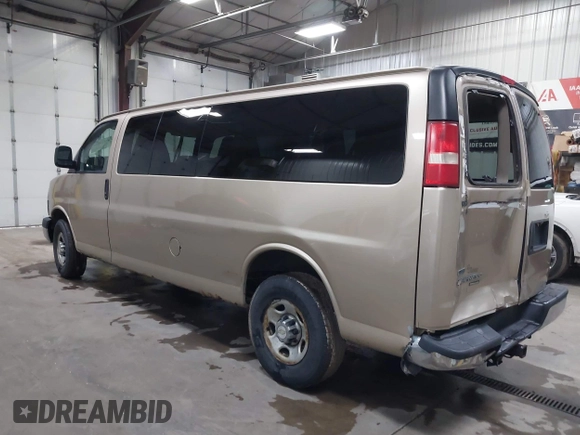 2012 Chevrolet Express Passenger 1LT z VIN 1GAZG1FAXC1127760, wystawiony jako IAAI lot #41629882 z przebiegiem 311 110 mil mil oraz . Historia ofert i sprzedaży dostępna na DreamBid. Obrazek 3.