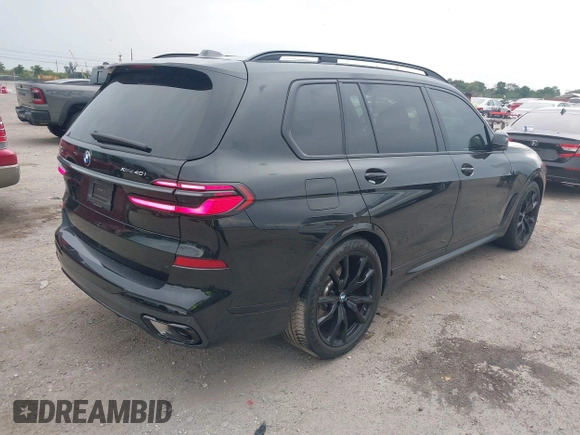 2024 BMW X7 xDrive40i z VIN 5UX23EM01R9V59412, wystawiony jako IAAI lot #41890300 z przebiegiem 11 867 mil mil oraz . Historia ofert i sprzedaży dostępna na DreamBid. Obrazek 4.