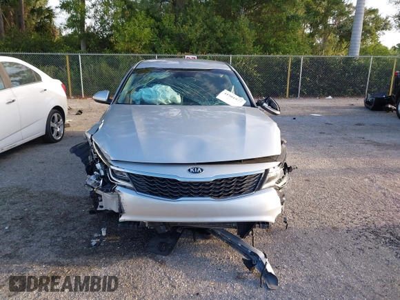 2020 Kia Optima SE z VIN 5XXGT4L33LG438808, wystawiony jako IAAI lot #41901977 z przebiegiem 111 126 mil mil oraz . Historia ofert i sprzedaży dostępna na DreamBid. Obrazek 6.