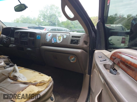 2001 Ford Excursion Limited z VIN 1FMNU43S21EC18536, wystawiony jako IAAI lot #42359854 z przebiegiem 229 663 mil mil oraz . Historia ofert i sprzedaży dostępna na DreamBid. Obrazek 5.