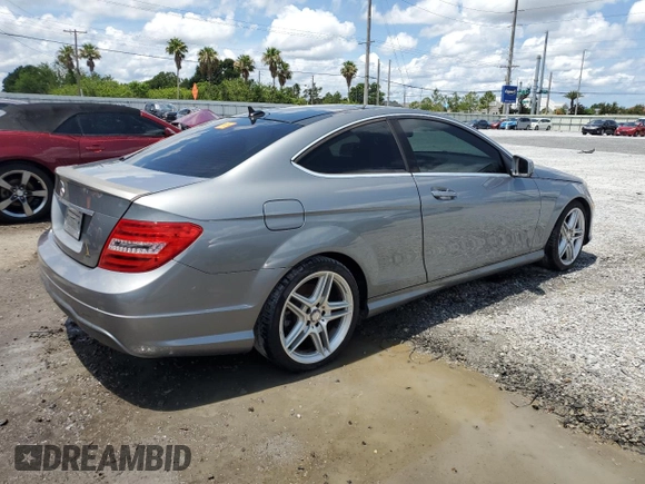 2013 Mercedes-Benz C 250 z VIN WDDGJ4HBXDG089068, wystawiony jako Copart lot #59418245 z przebiegiem 87 912 mil mil oraz Szkoda całkowita • Salvage title. Historia ofert i sprzedaży dostępna na DreamBid. Obrazek 3.