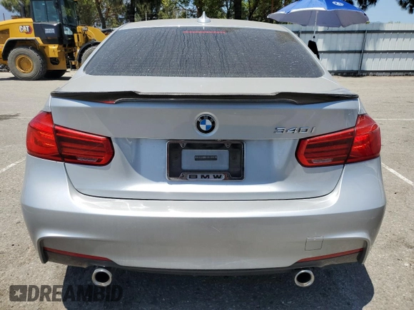 2018 BMW 3 Series 340i z VIN WBA8B3G5XJNV01401, wystawiony jako Copart lot #58819675 z przebiegiem 103 919 mil mil oraz Szkoda całkowita • Salvage title. Historia ofert i sprzedaży dostępna na DreamBid. Obrazek 6.