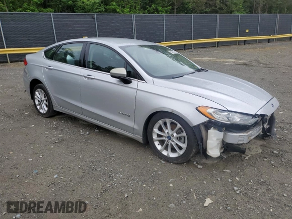 2019 Ford Fusion SE with VIN 3FA6P0LUXKR242582, listed as a Copart auction lot 55853165 with 110,138 mi miles and Clean Title. Bid and sale history available at DreamBid. Image 4.