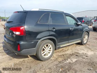 2014 Kia Sorento LX with VIN 5XYKT4A69EG518619, listed as a IAAI auction lot 42029285 with 187,976 mi miles. Bid and sale history available at carsss.com. Image 4.