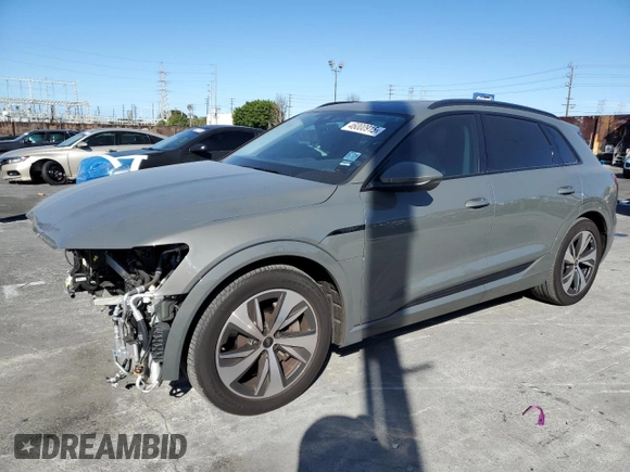2024 Audi Q8 e-tron Premium z VIN WA14AAGE4RB012976, wystawiony jako Copart lot #46000915 z przebiegiem 42 333 mil mil oraz Szkoda całkowita • Salvage title. Historia ofert i sprzedaży dostępna na DreamBid. Obrazek 1.