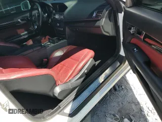 2016 Mercedes-Benz E 400 z VIN WDDKJ6FB4GF332182, wystawiony jako Copart lot #52546835 z przebiegiem 141 910 mil mil oraz Czysty tytuł • Clean title. Historia ofert i sprzedaży dostępna na DreamBid. Obrazek 8.