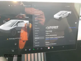 2024 Tesla Cybertruck Cyberbeast z VIN 7G2CEHEEXRA035106, wystawiony jako Copart lot #88135895 z przebiegiem 1362 mil mil oraz Szkody całkowita. Historia ofert i sprzedaży dostępna na DreamBid. Obrazek 9.