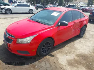 2014 Chevrolet Cruze LS z VIN 1G1PA5SG3E7474065, wystawiony jako IAAI lot #42370071 z przebiegiem 140 795 mil mil oraz . Historia ofert i sprzedaży dostępna na DreamBid. Obrazek 2.